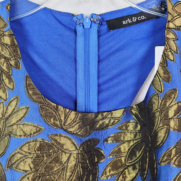 Arc & Co. Women's Dress M Blue Gold Metallic Halter Style Open Back Fit & Flare - Picture 5 of 11